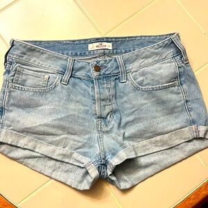 Hollister Jean Shorts size 3 w26